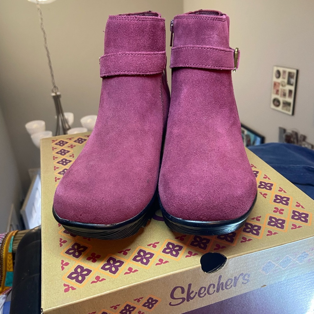 Skechers Women's Pink Ankle Boots size 8 wide